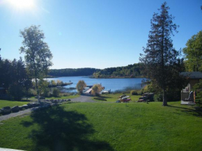 Mowat Landing Cottages